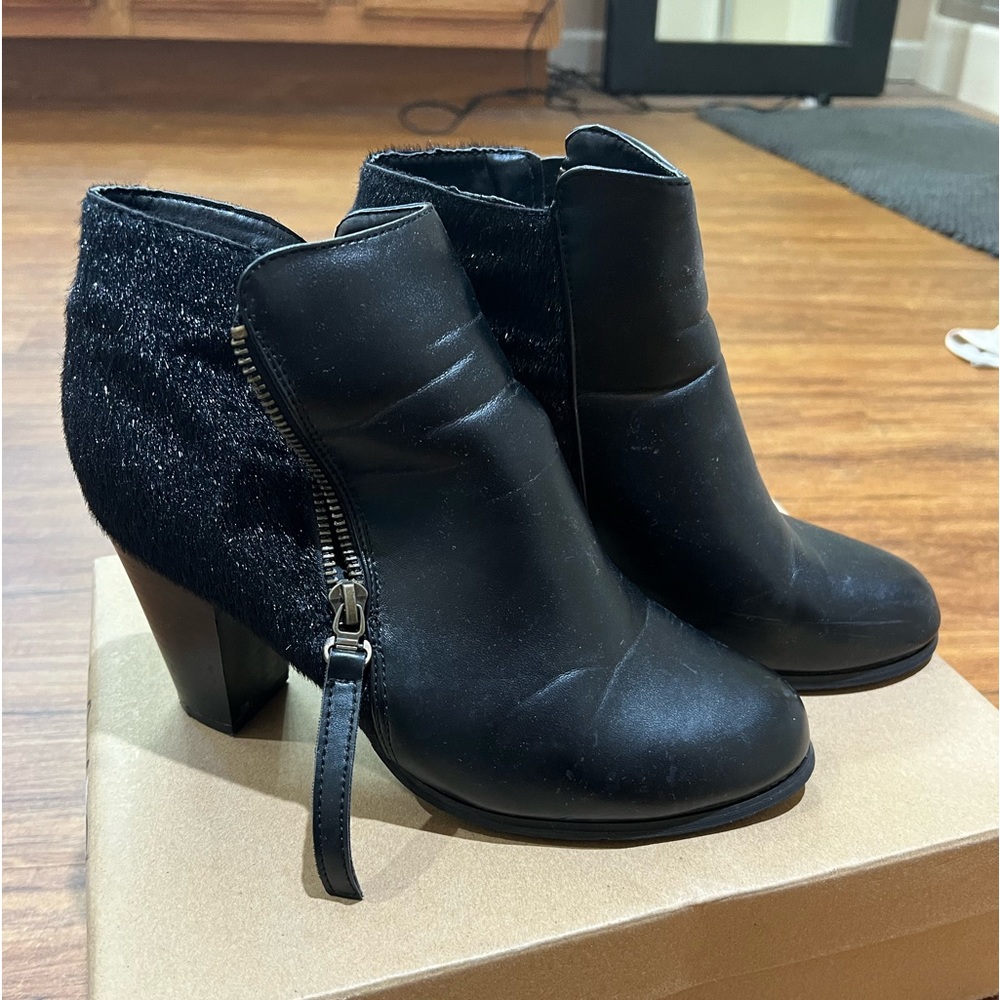 The buckle boots